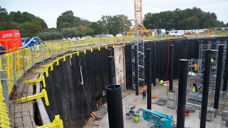 AGRU supplies HDPE pipes as lost column formwork and simultaneous corrosion protection for this gigantic waste water tank. Walls and ceilings are lined with Sure Grip concrete liners